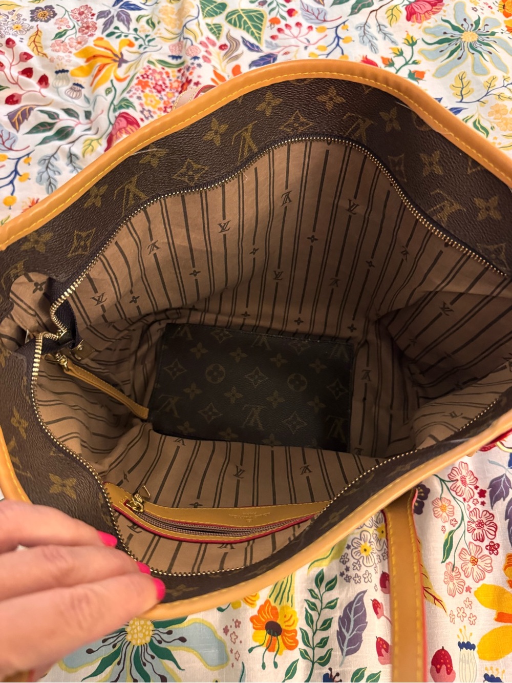 Classic Brown Monogram Canvas Handbag with Tan Leather Trim - Picture 3 of 11